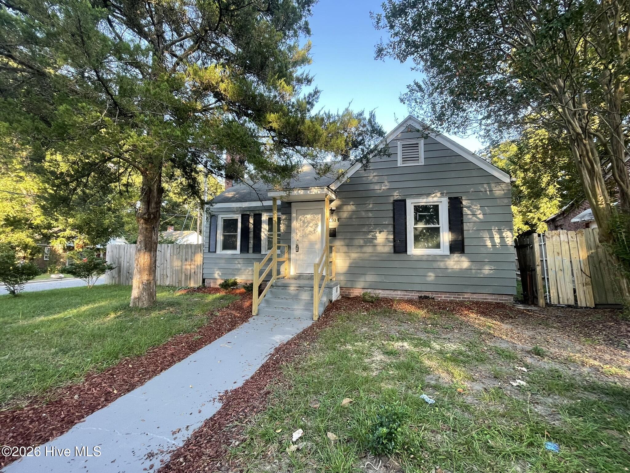 401 Nash Street — photo
