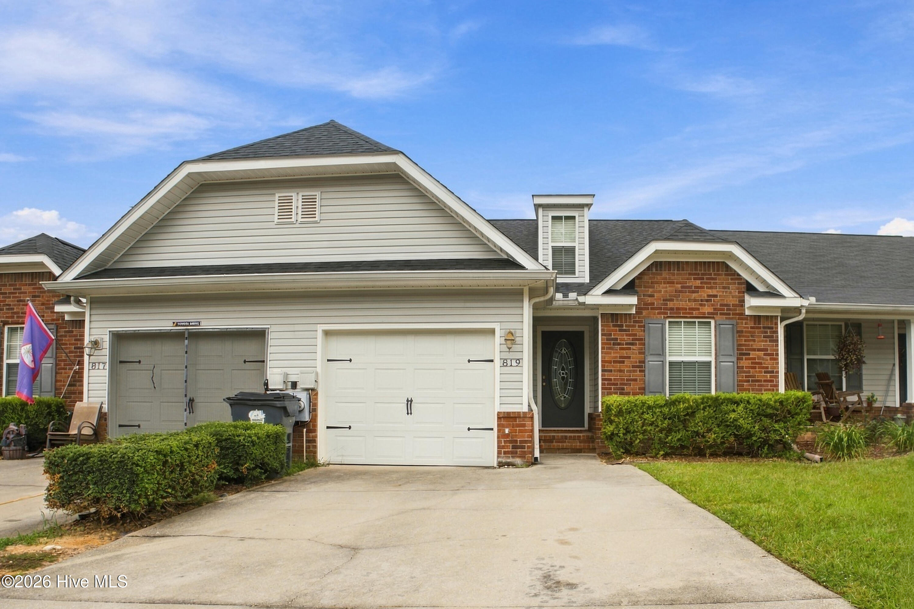 819 Whispering Willow Court — photo