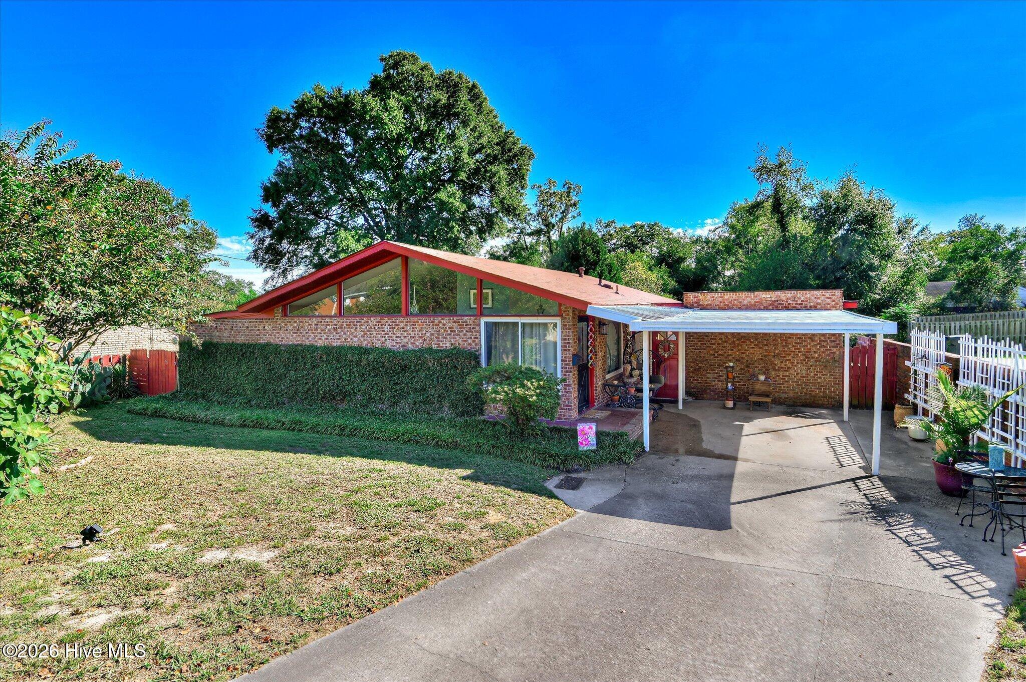 2132 Holt Street — photo