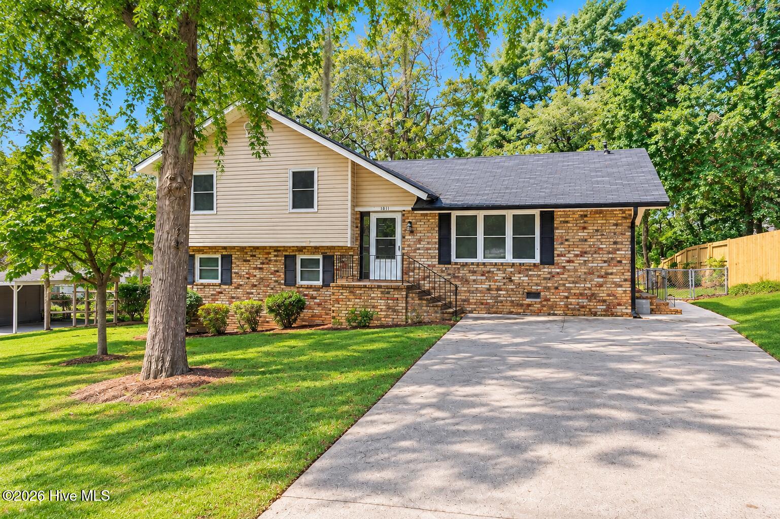 1811 N Barton Drive — photo