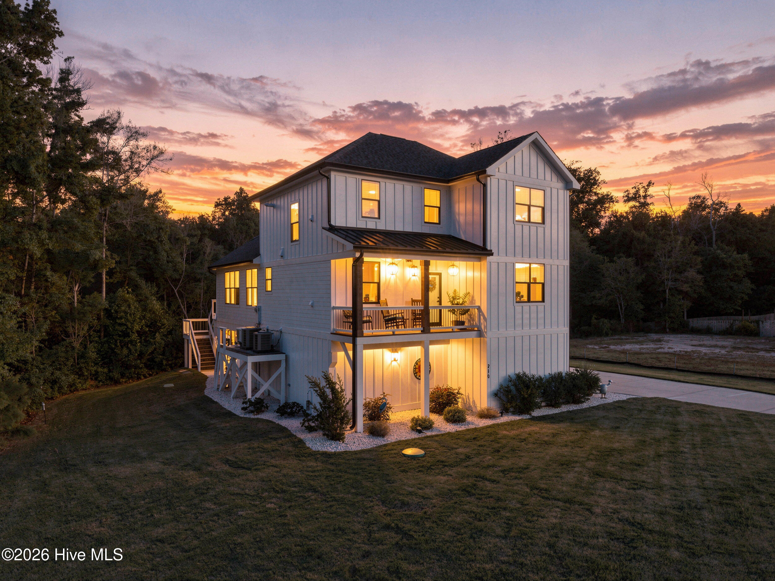 210 River Oats Court — photo