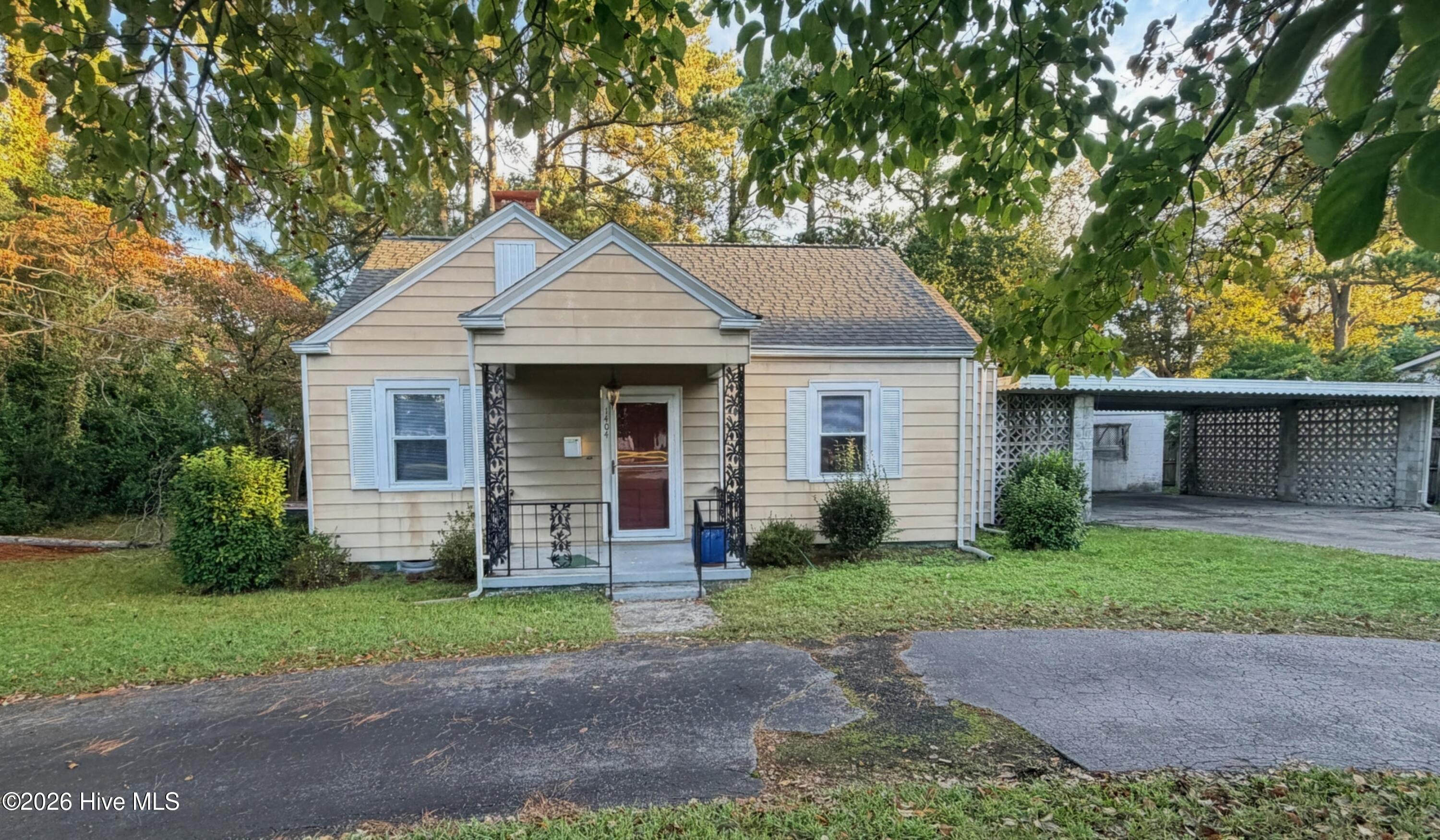 1404 Mcarthur Avenue — photo