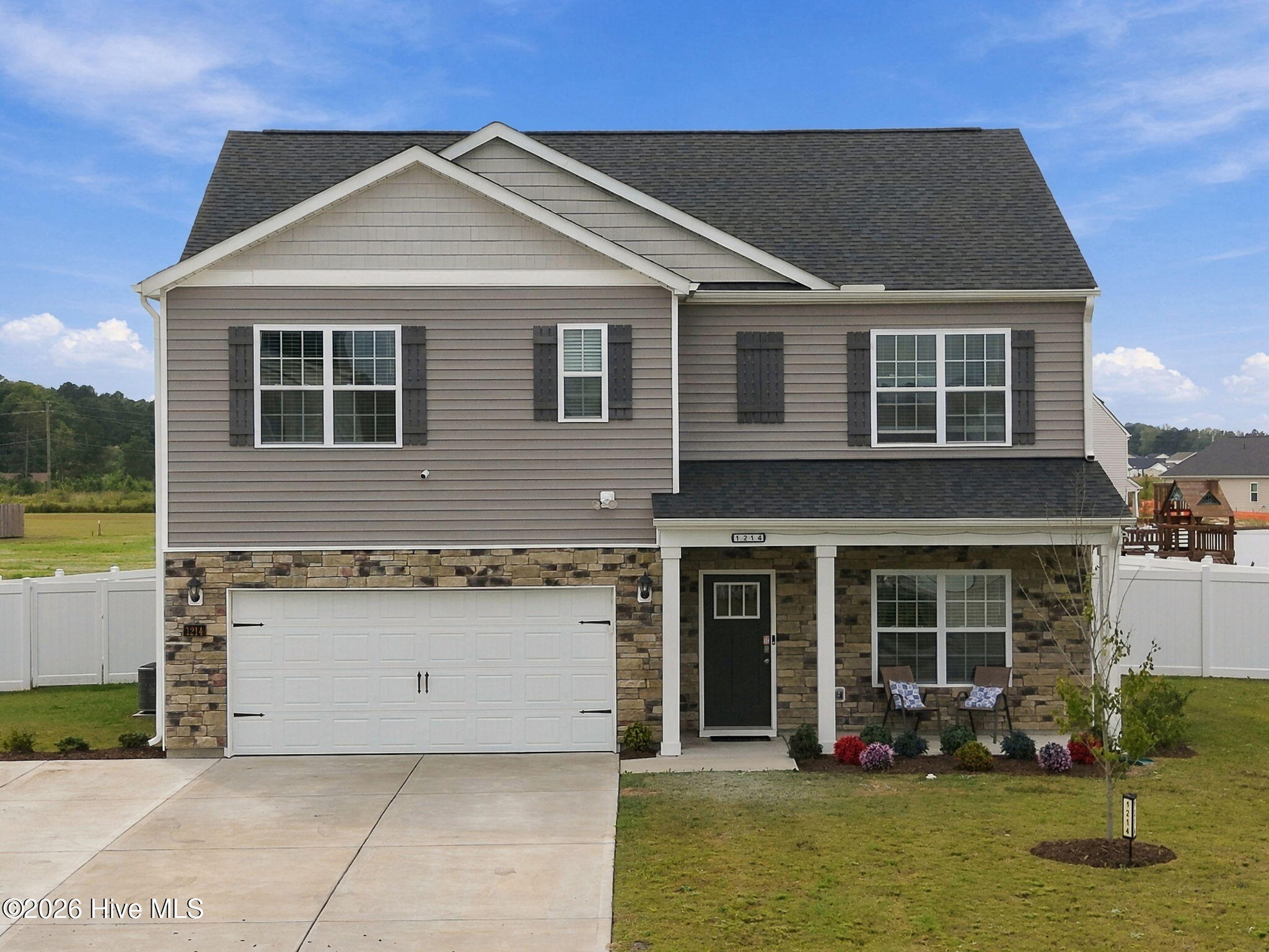 1214 Queensland Lane — photo