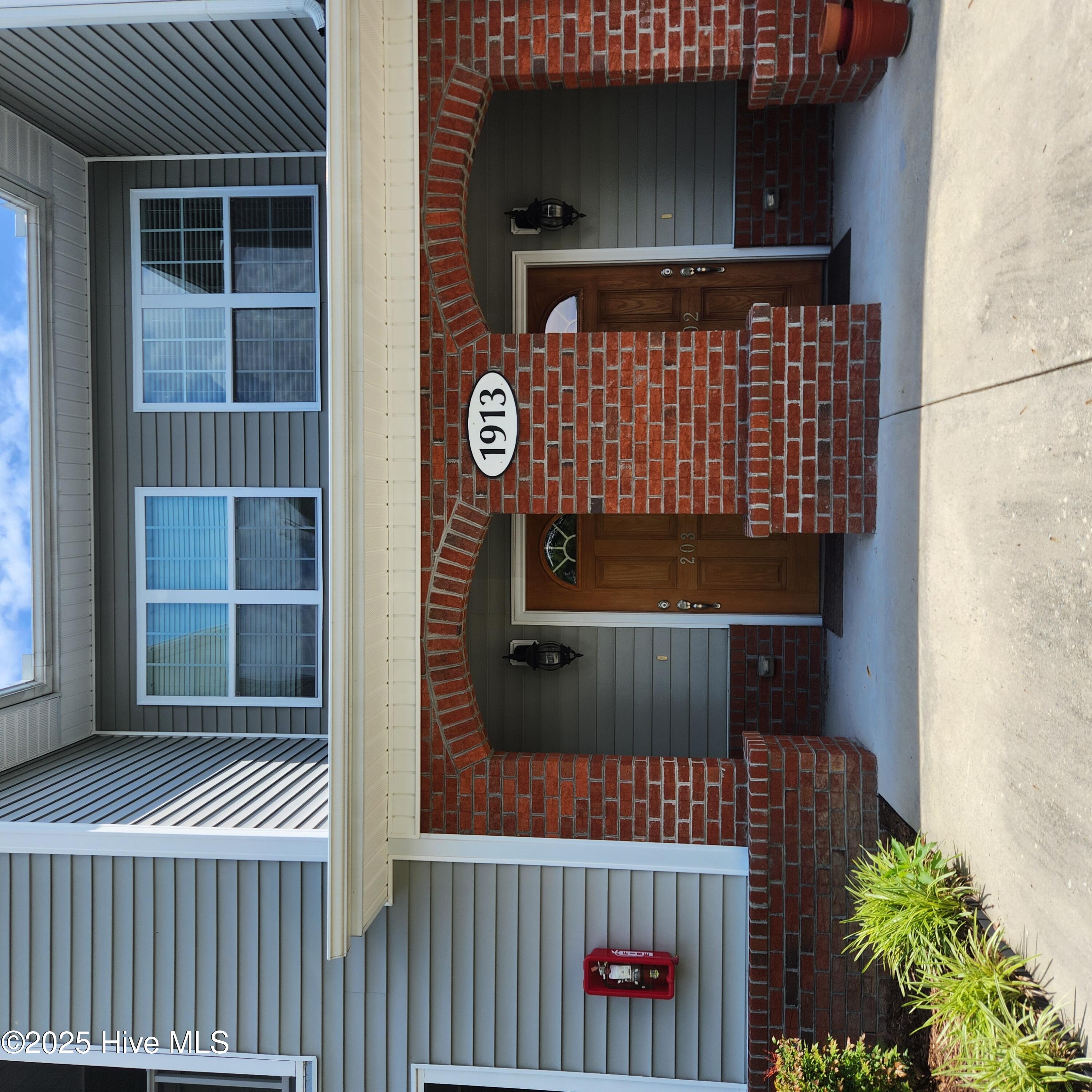 1913 Covengton Way Unit 203 — photo