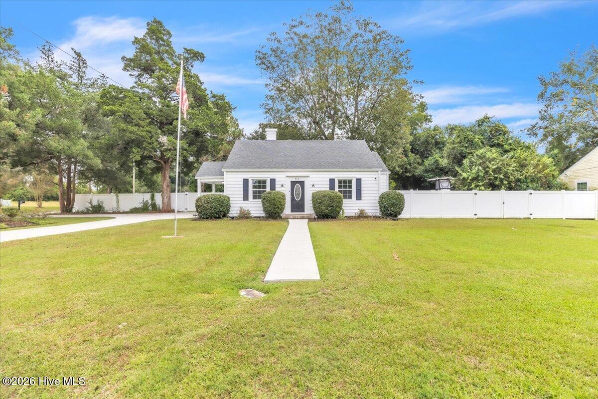 812 Fort Totten Drive — photo