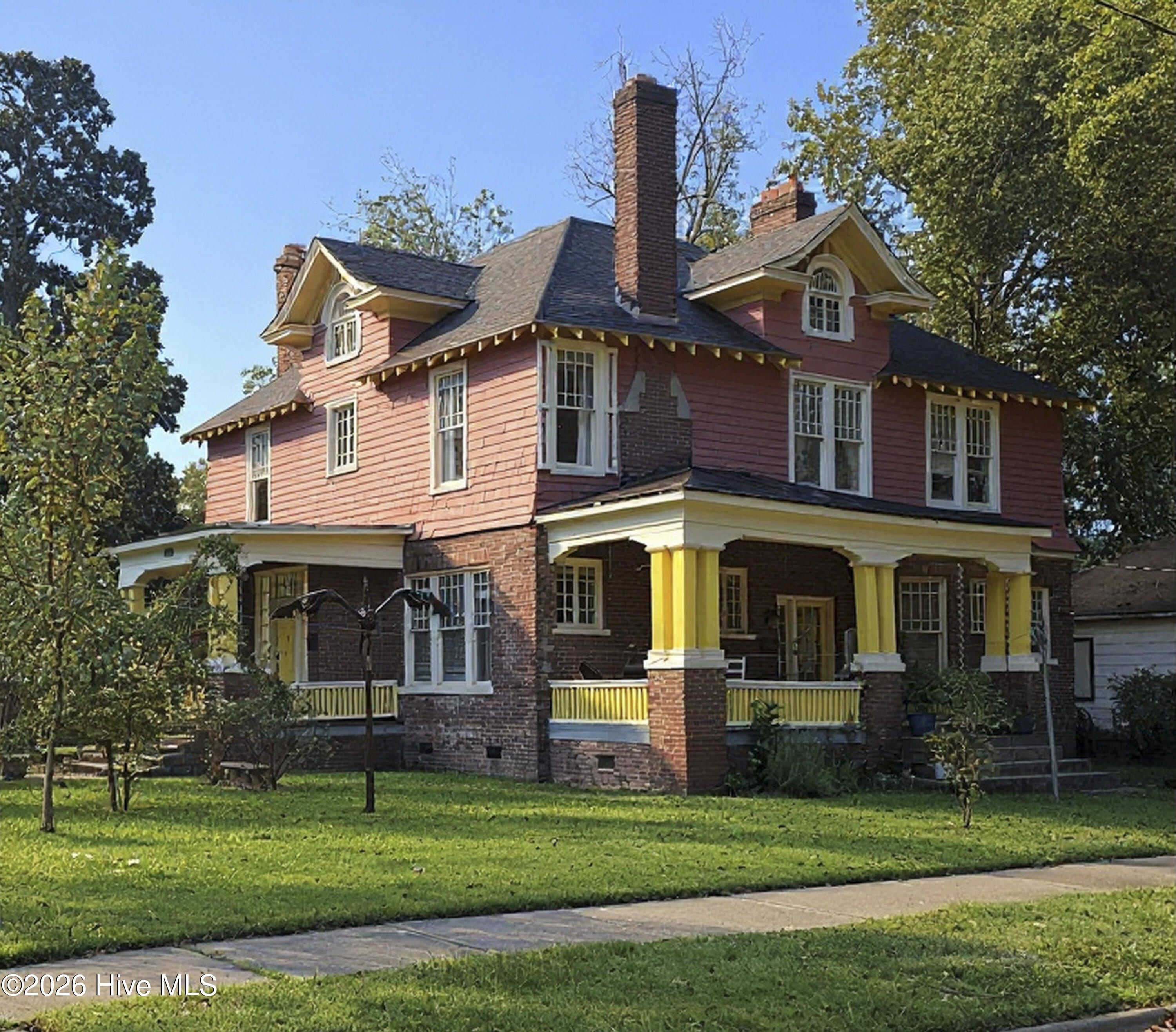 707 W 4th Street — photo