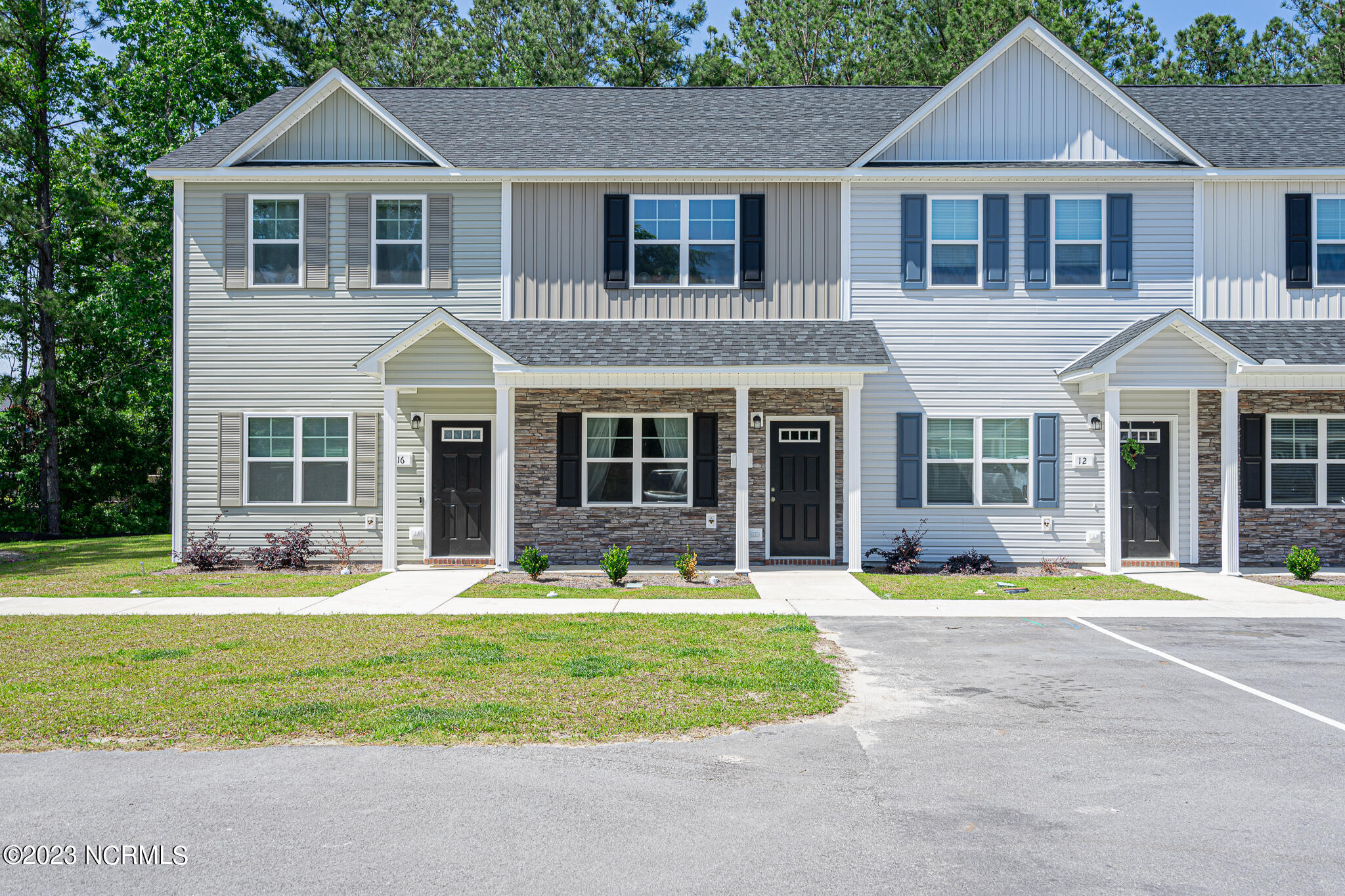 14 Jaydn Drive W — photo
