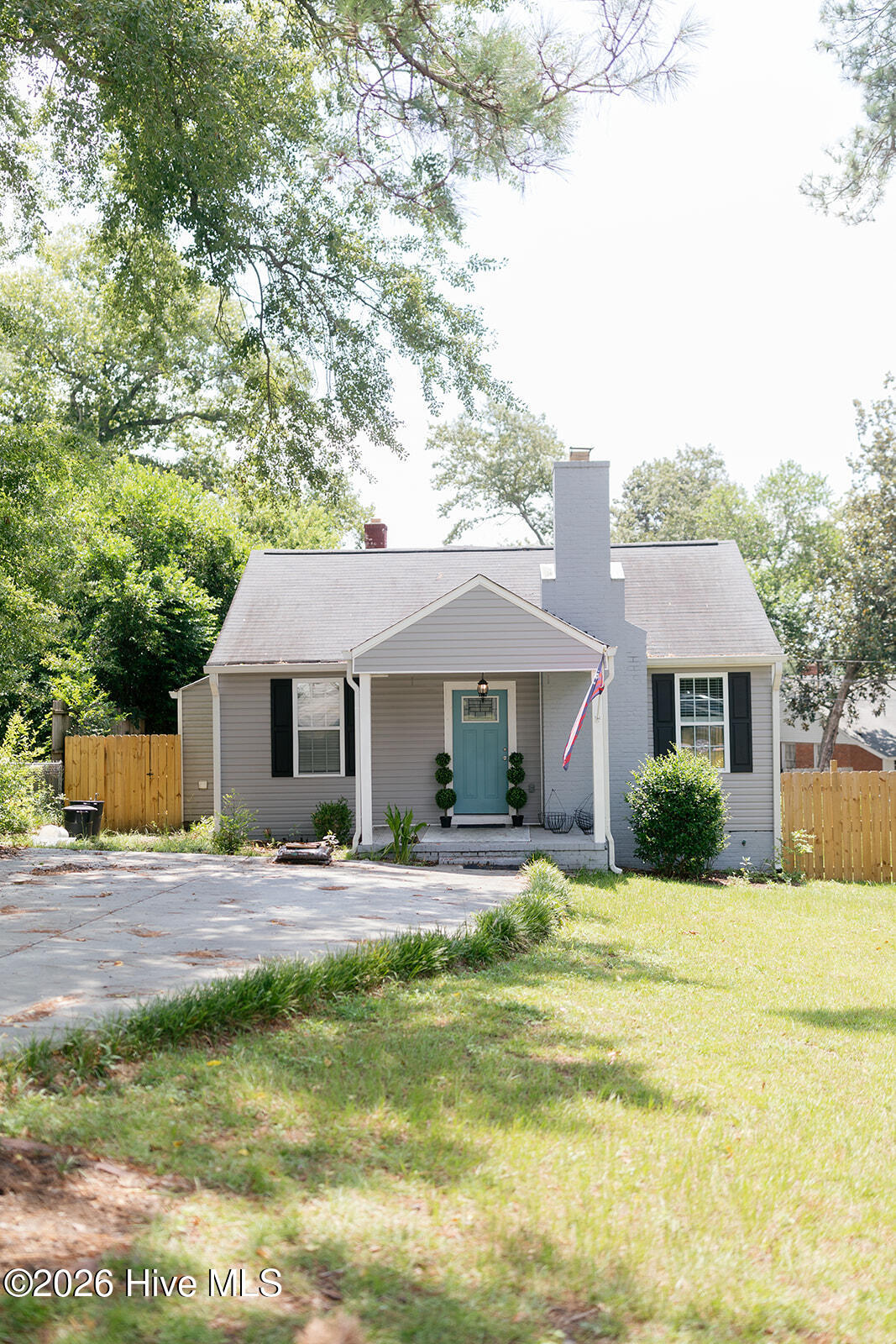 1720 Oak Drive — photo