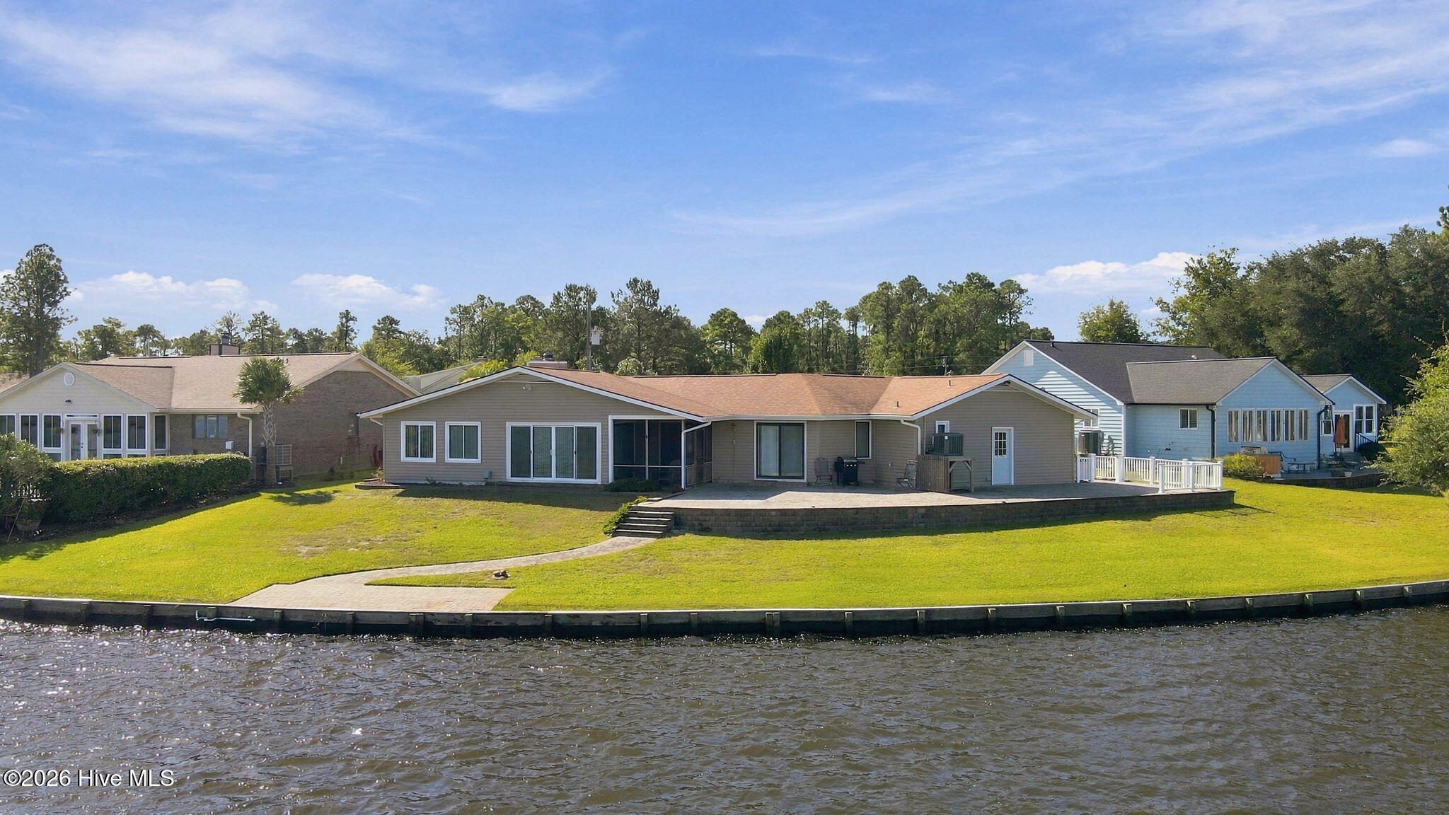 905 Grenada Court — photo