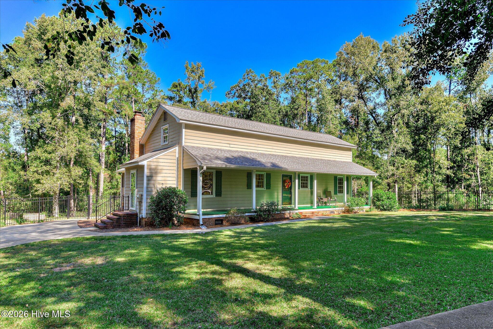 6 Gregory Court — photo