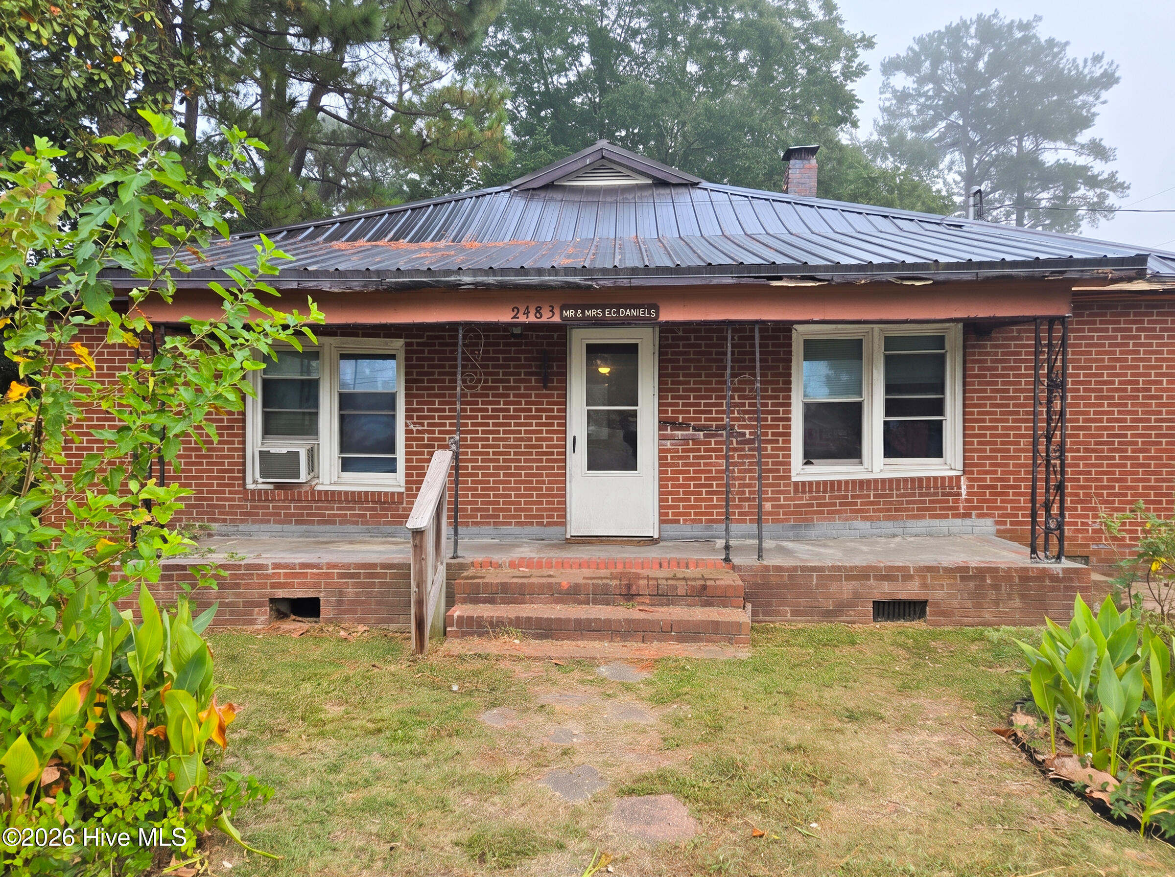 2483 Railroad Street — photo