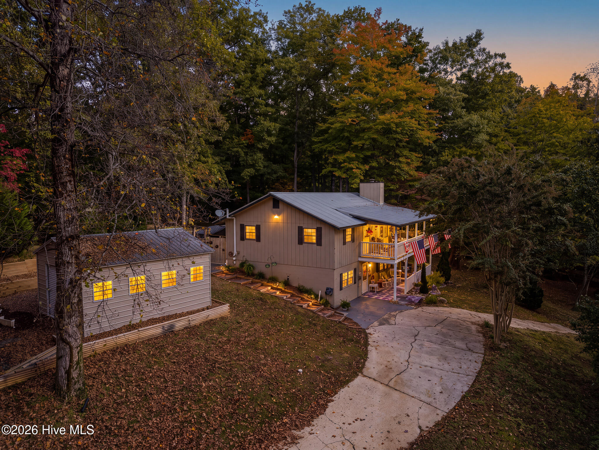 222 W Hills Drive — photo