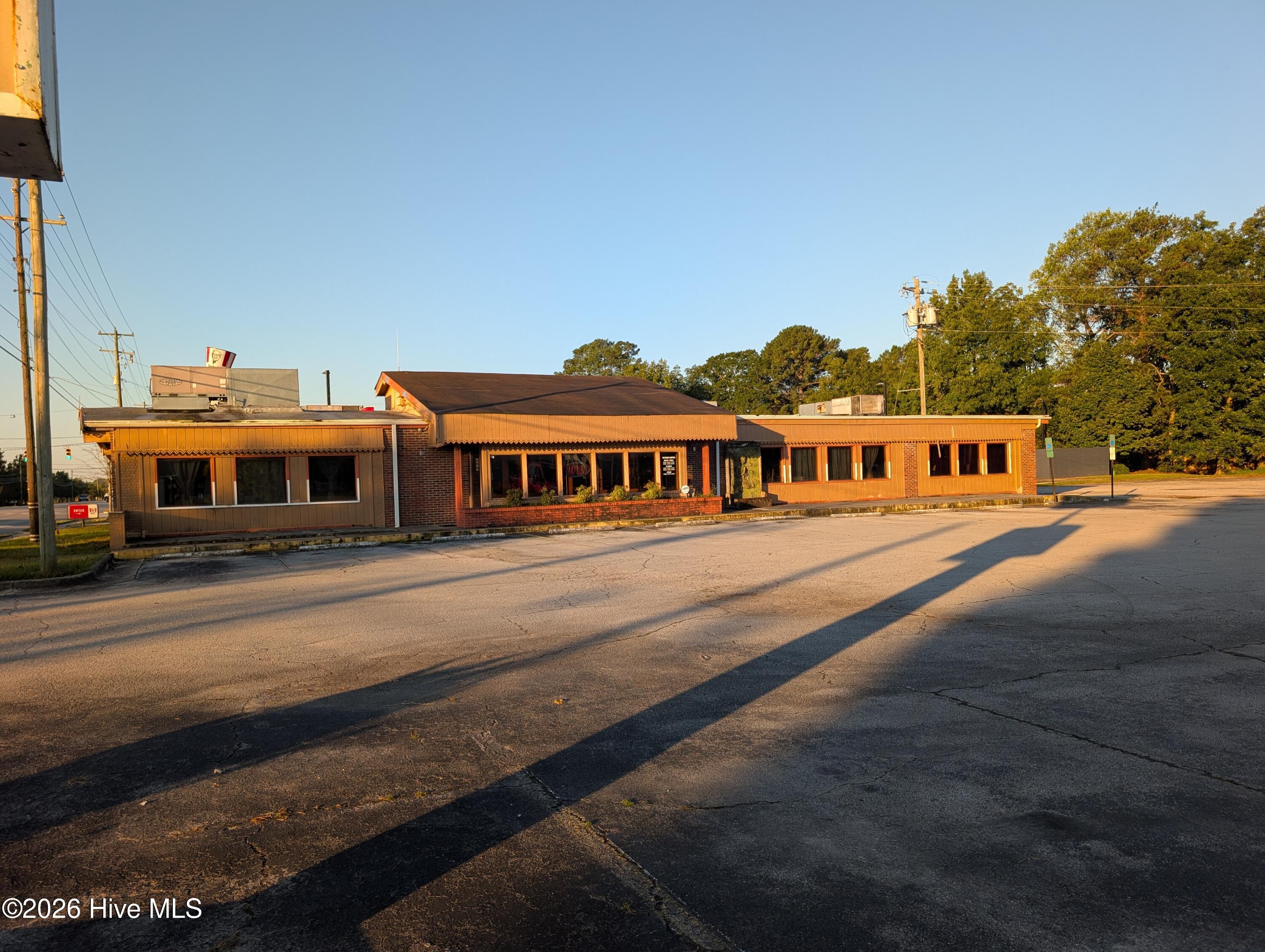 1215 N Marine Boulevard — photo