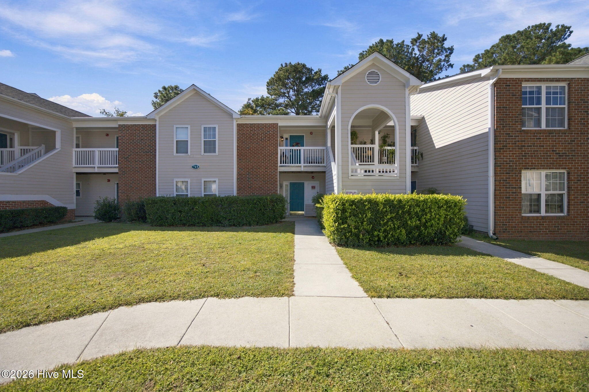 711 Clearwater Court Unit G — photo