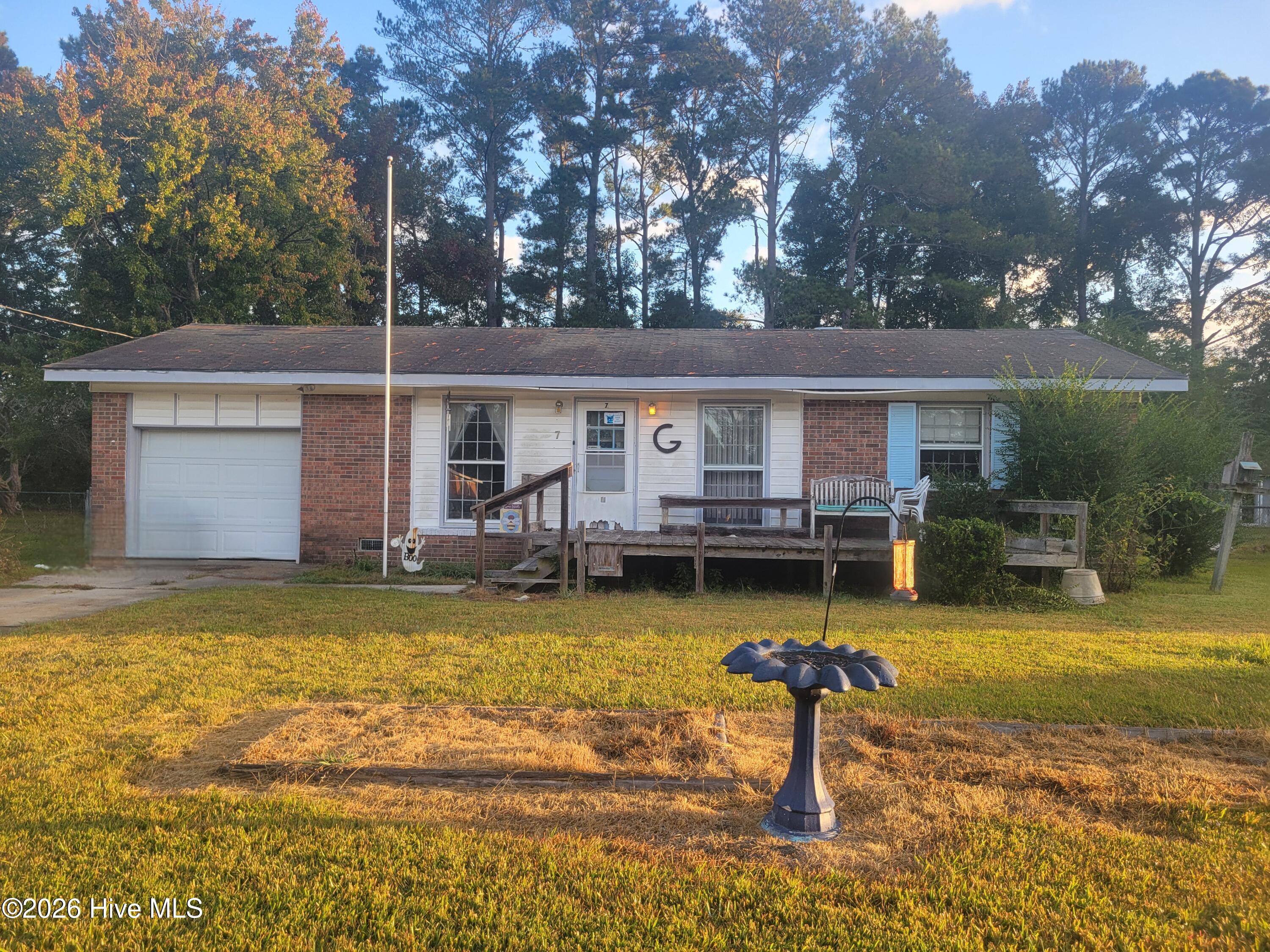 7 Yorkshire Drive — photo