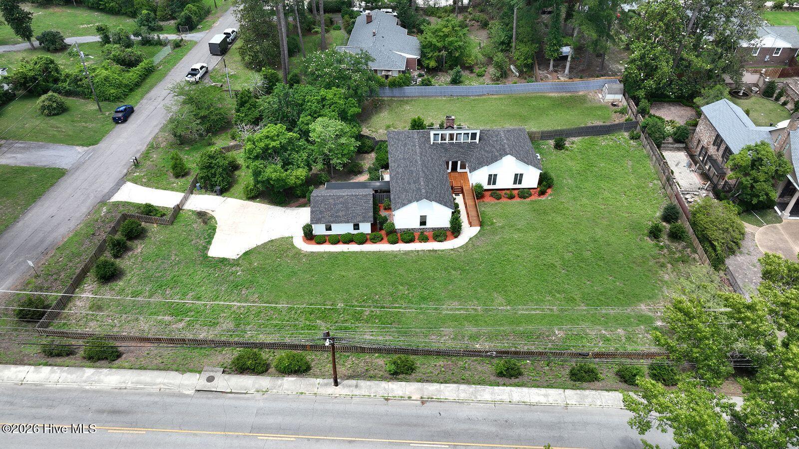 3075 Walton Way — photo