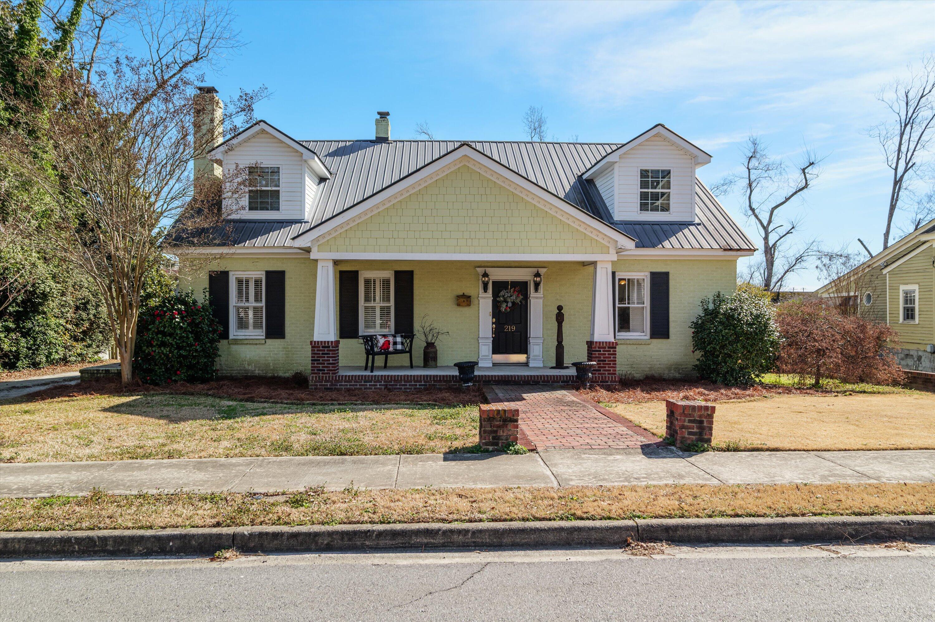 219 White Oak Street — photo