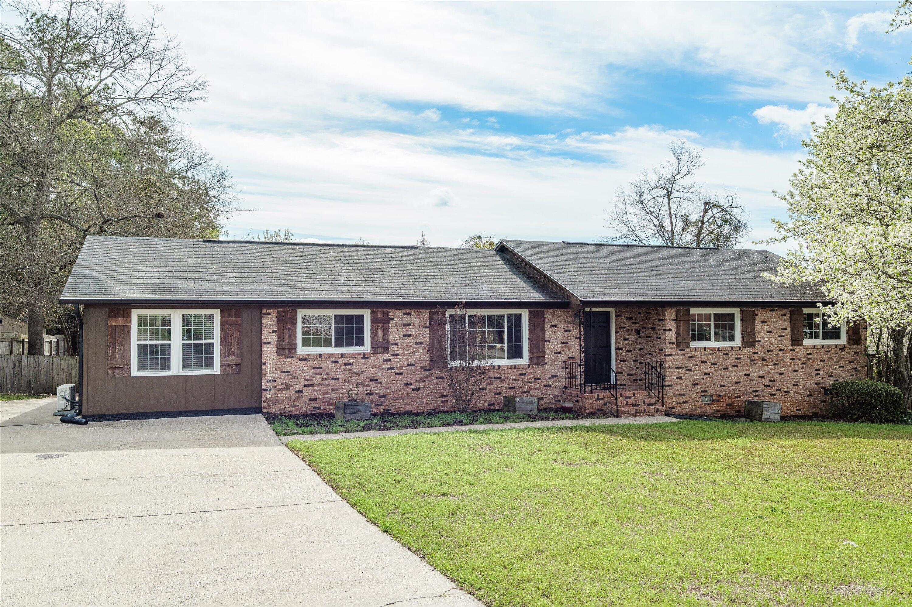 3414 Sutton Place — photo