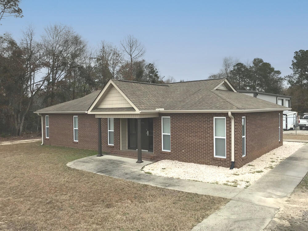 1598 Columbia Highway — photo