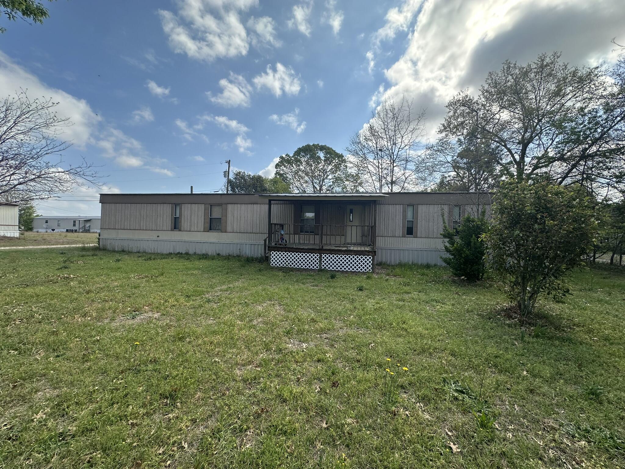 2444 Tobacco Road — photo