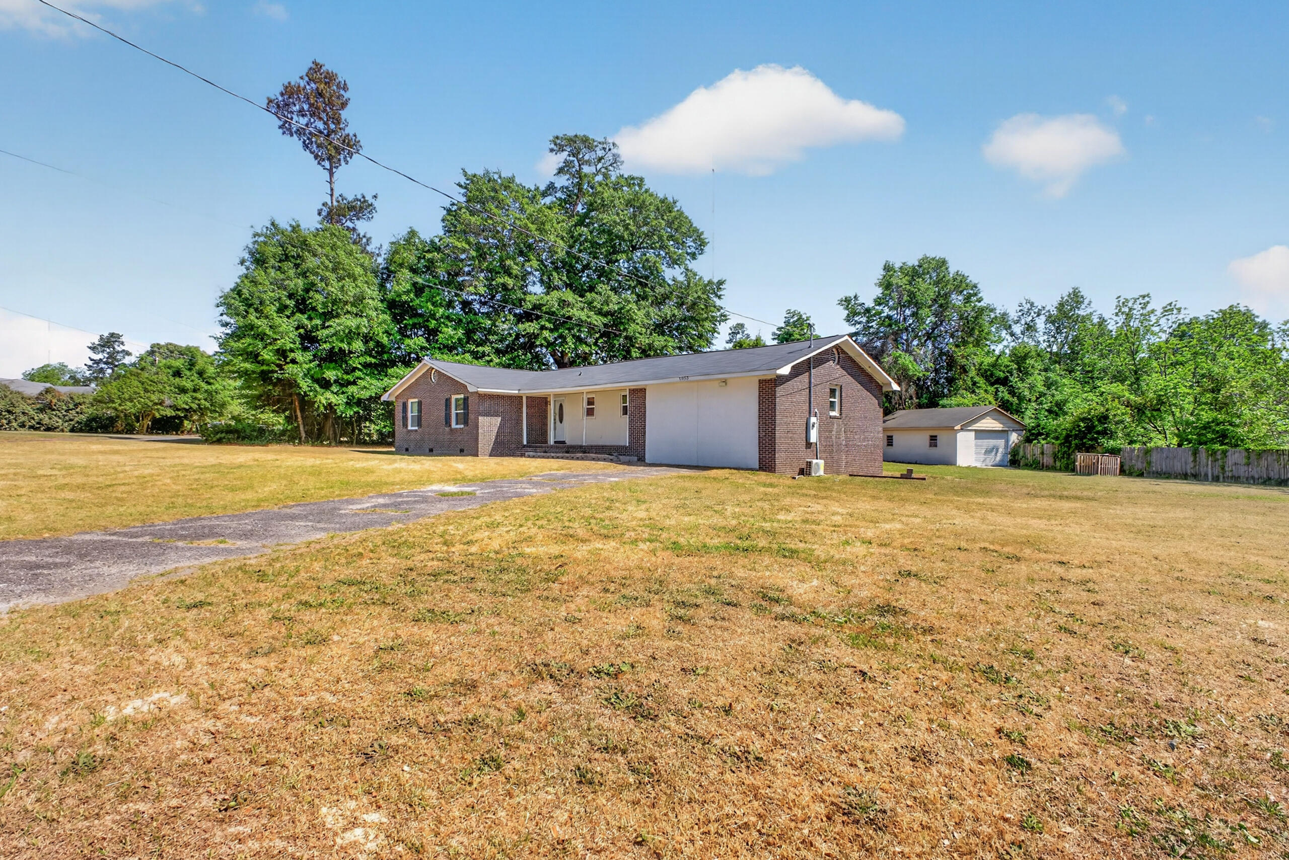 1053 Woodcrest Drive — photo