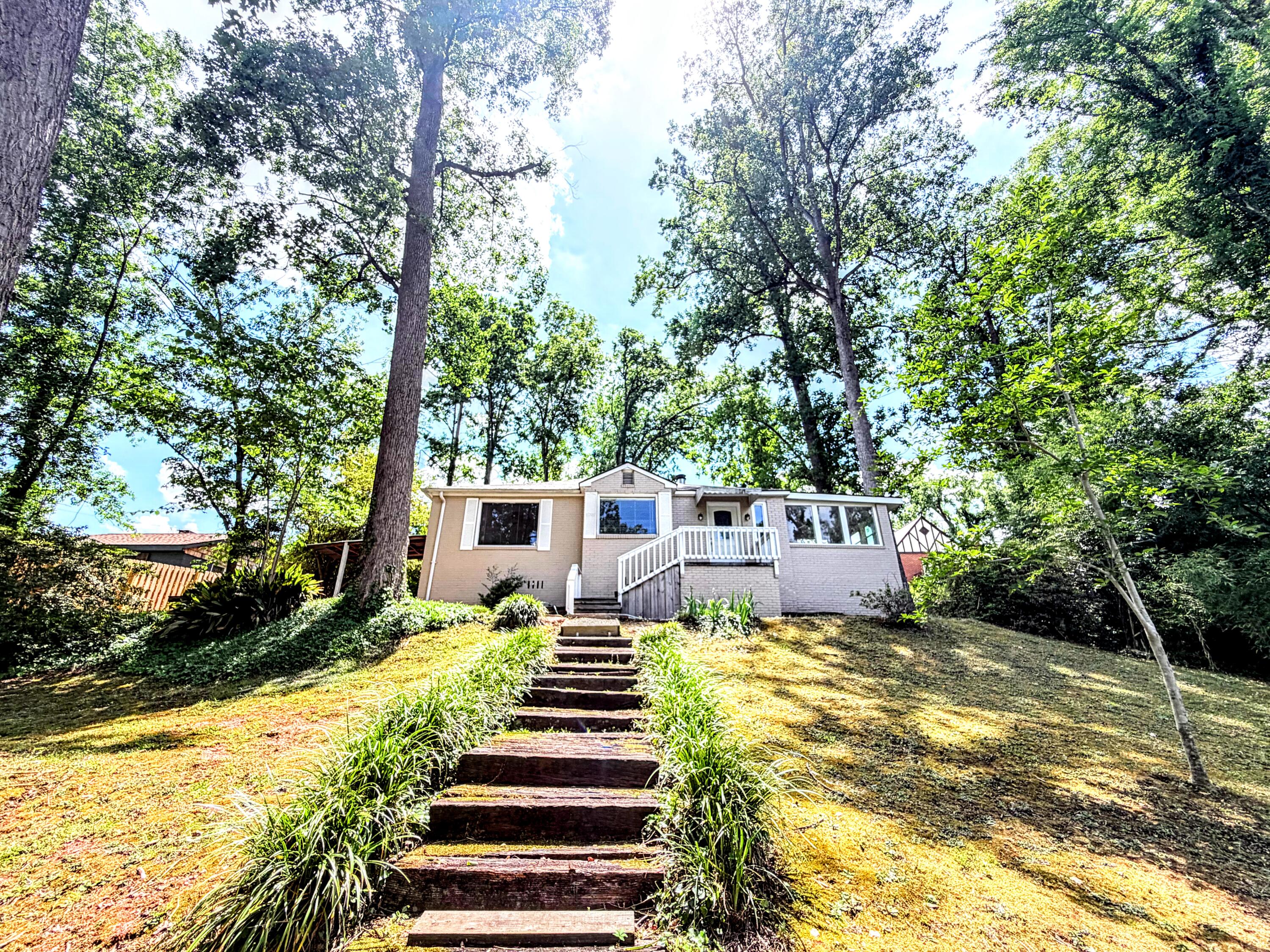 2312 Laurel Lane — photo