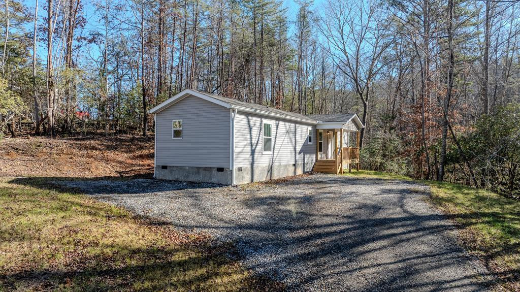 195 Loganberry Lane — photo