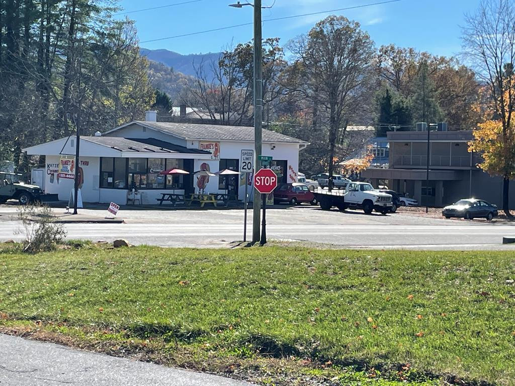1130 Main Street / Oak Street — photo