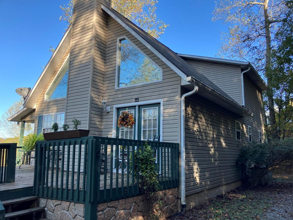 121 White Oak Drive — photo