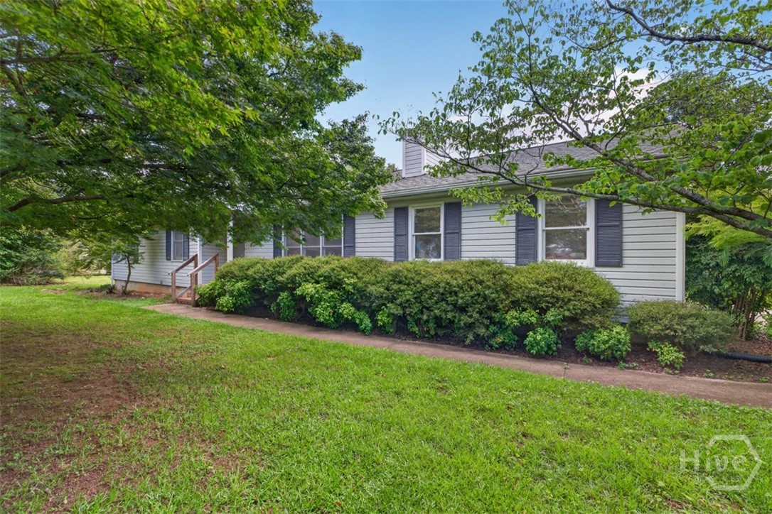 152 Wellington Drive — photo