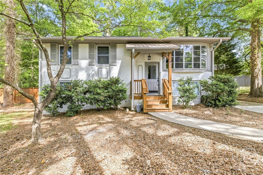 285 Kings Circle — photo
