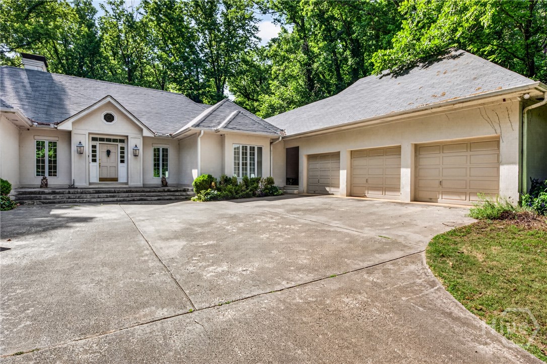 580 Westview Drive — photo