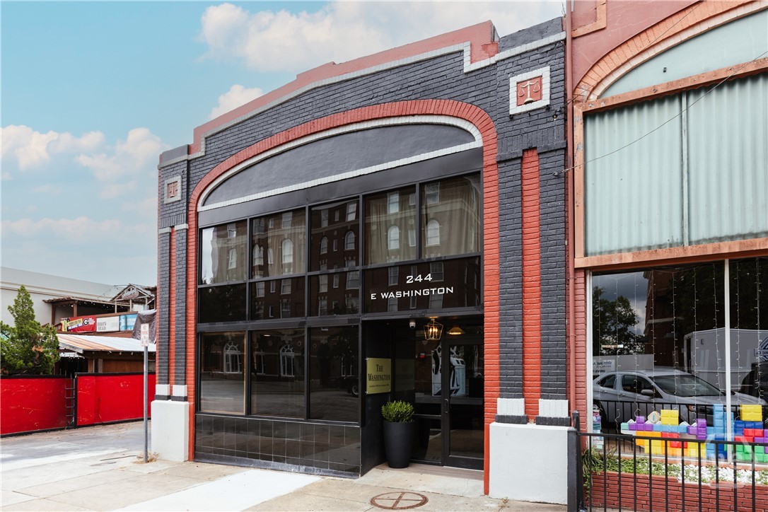 244 E Washington 150 — photo