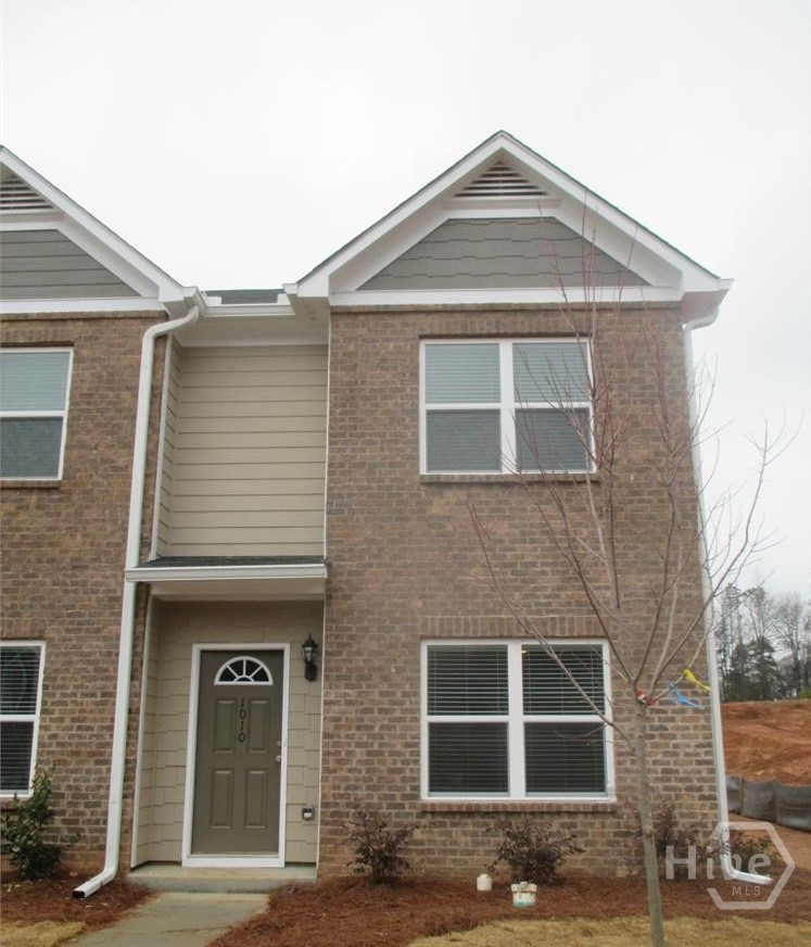 1010 Binghampton Circle — photo