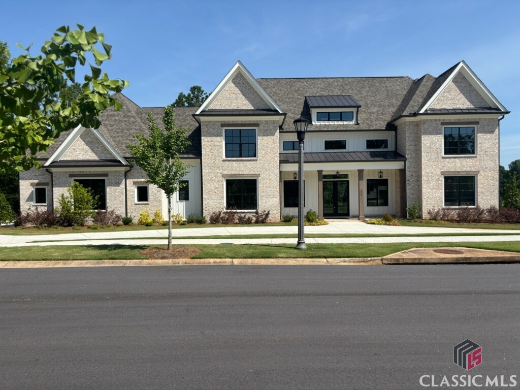 2819 Kestrel Drive — photo