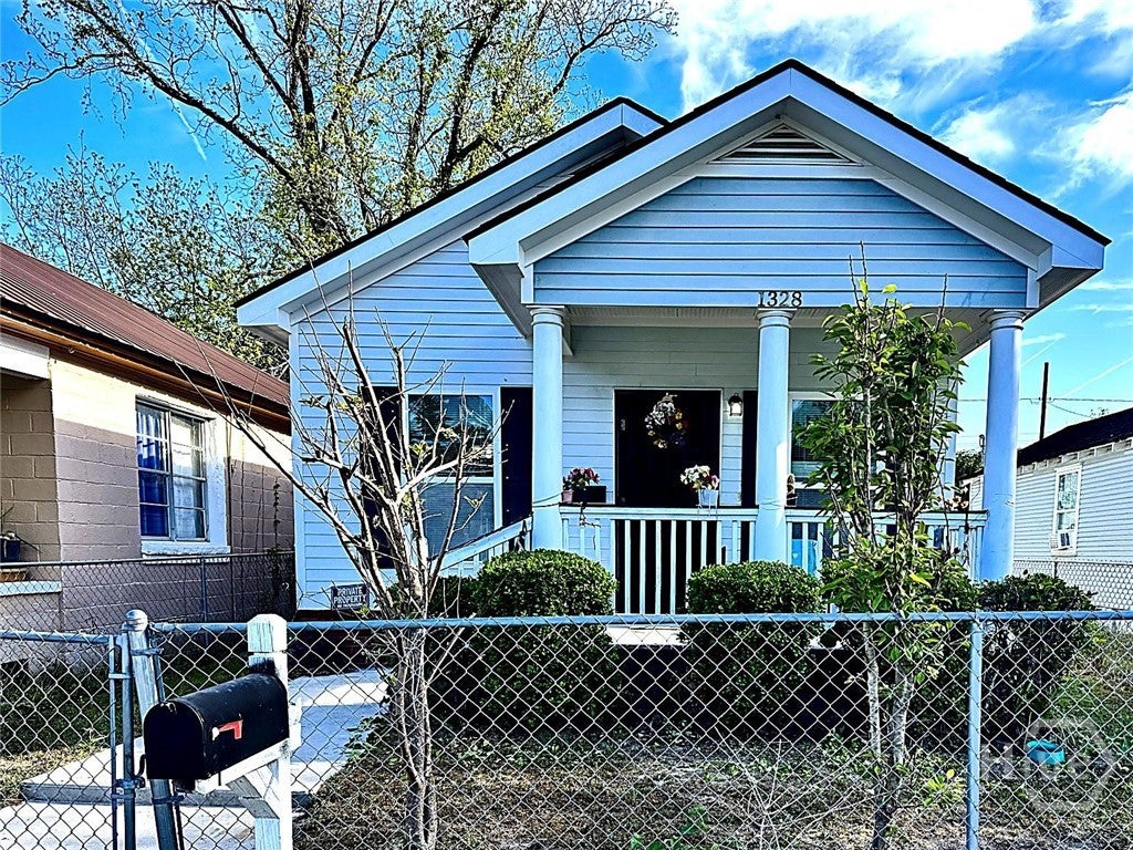 Home in Savannah, GA 31415 — photo 2
