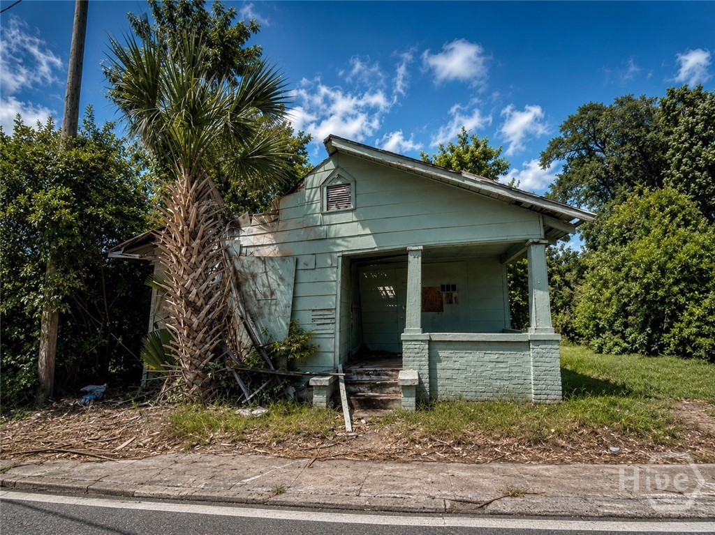 1022 W Victory Drive — photo