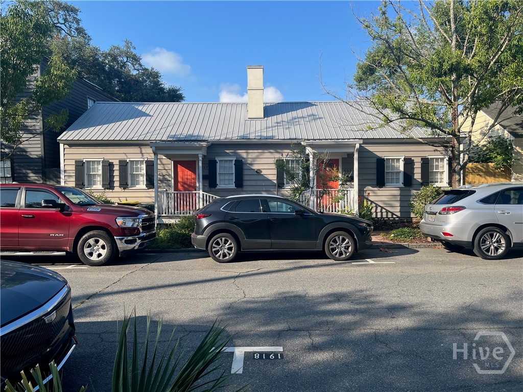 555 E Harris Street — photo