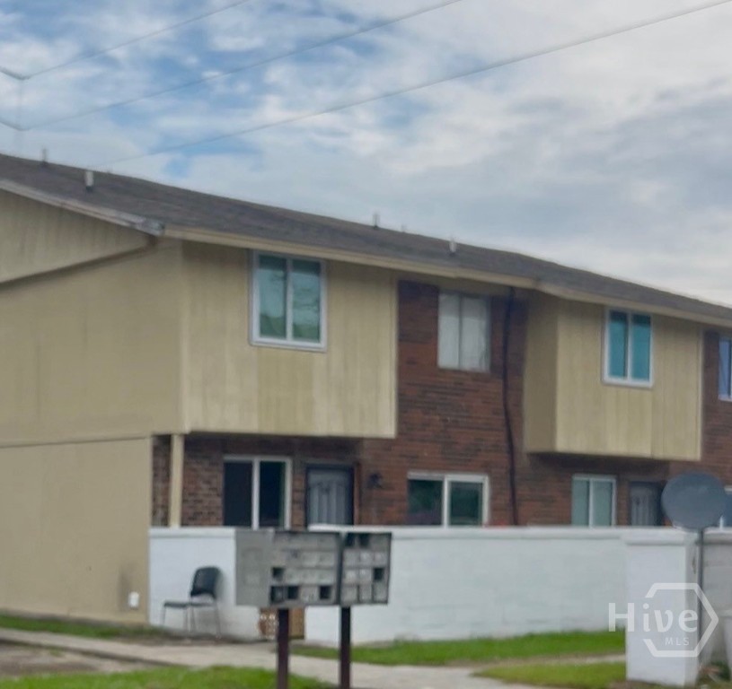 8 Lewis Drive C — photo