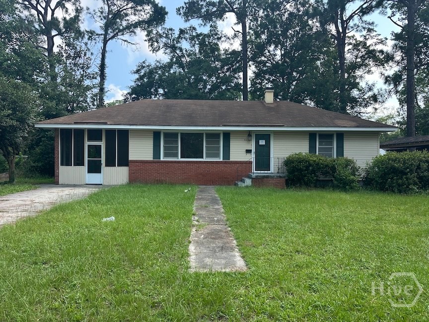2374 Pinetree Road — photo