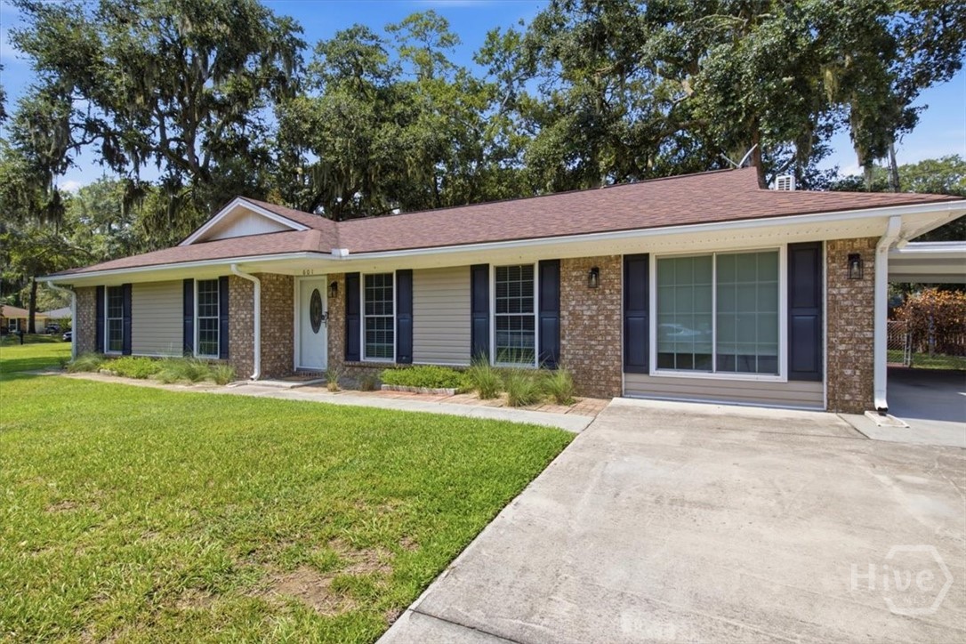601 Leaning Oaks Drive — photo