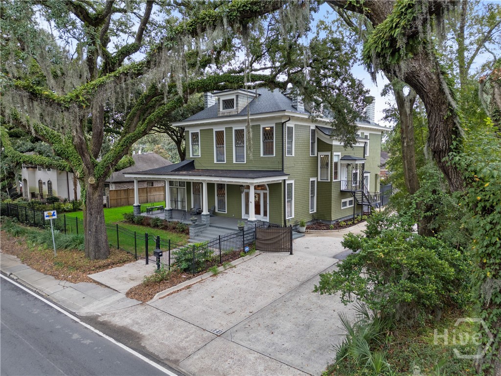 121 E Victory Drive — photo