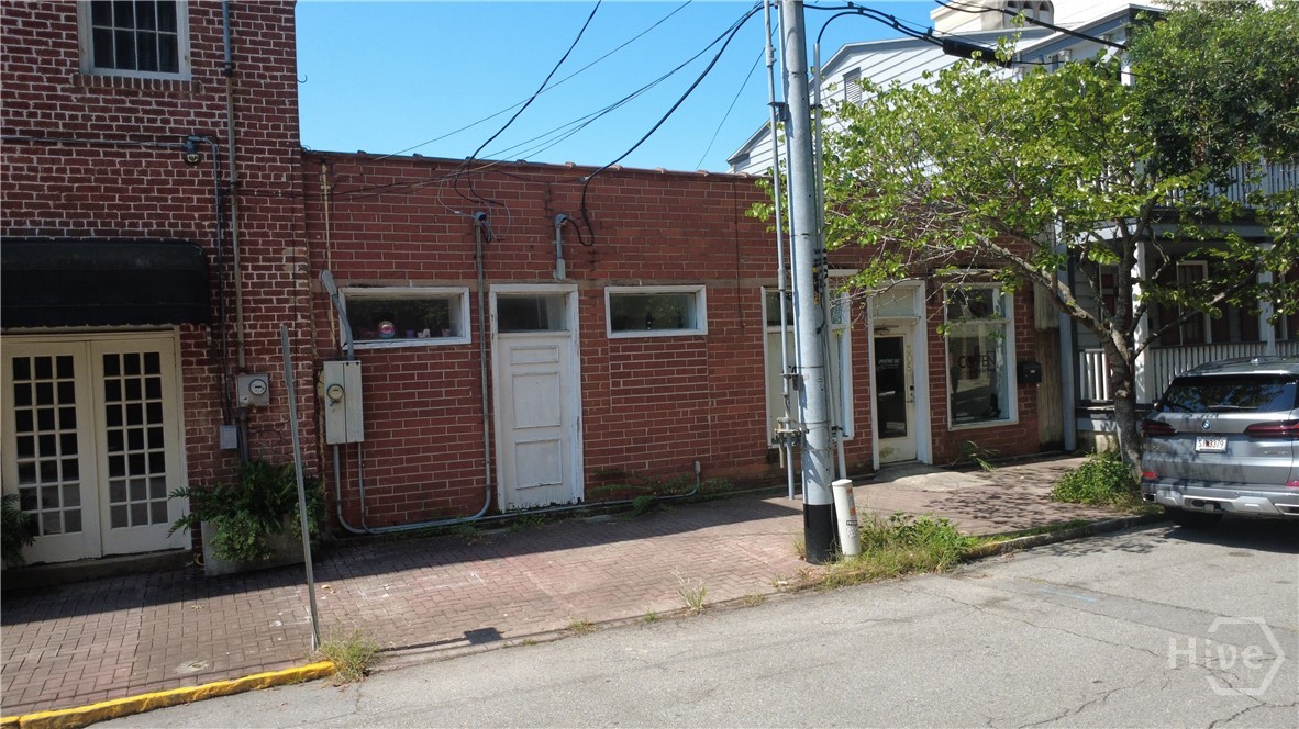 305 W Harris Street — photo