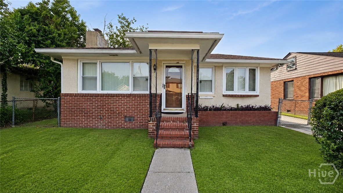 916 Carver Street — photo