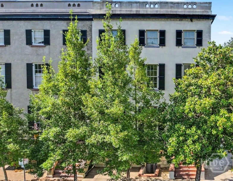 25 W Perry Street — photo