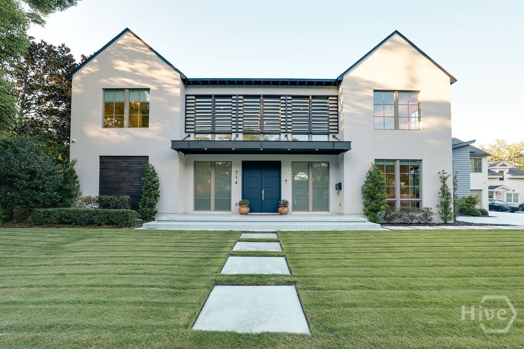 714 E Victory Drive — photo