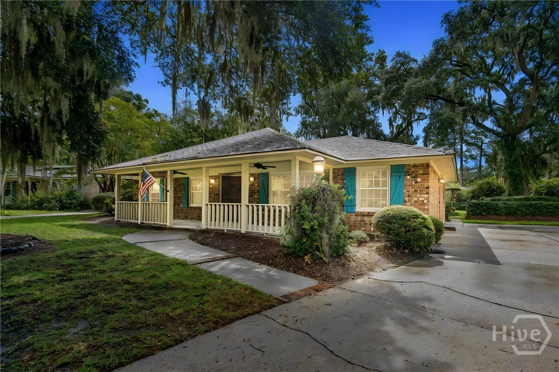 2421 Dolphin Drive — photo