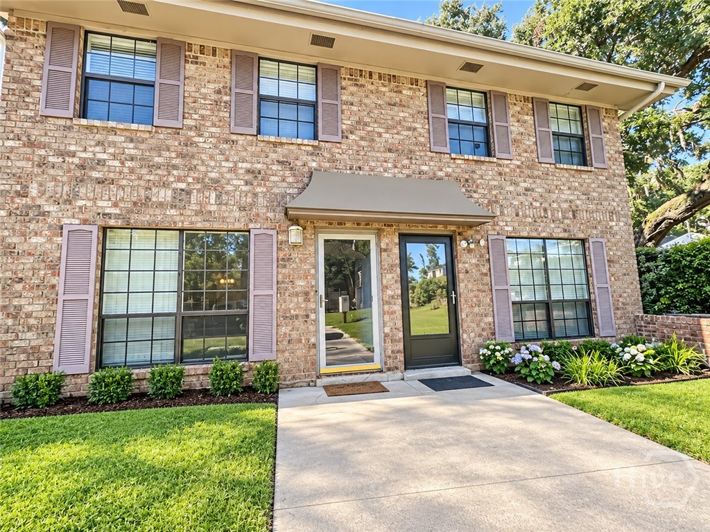 2220 E Victory Drive 16 — photo