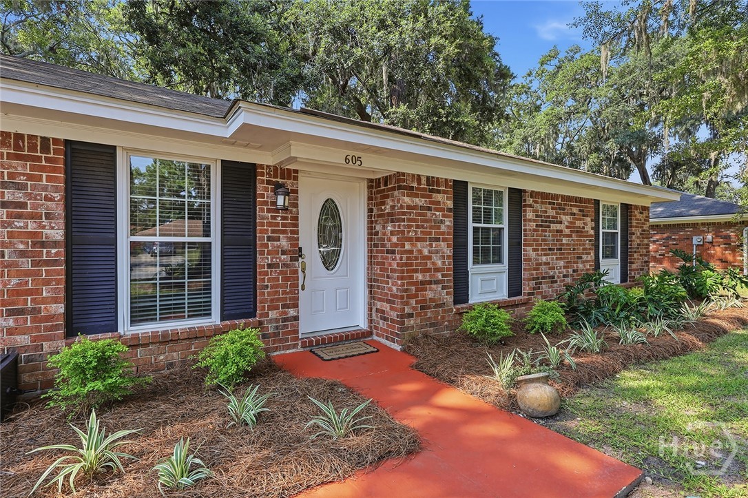 605 Leaning Oaks Drive — photo