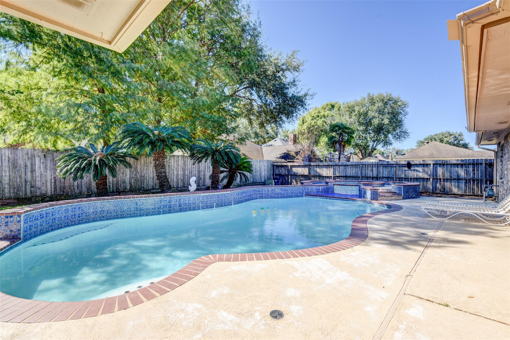 6502 Inverness Way — photo
